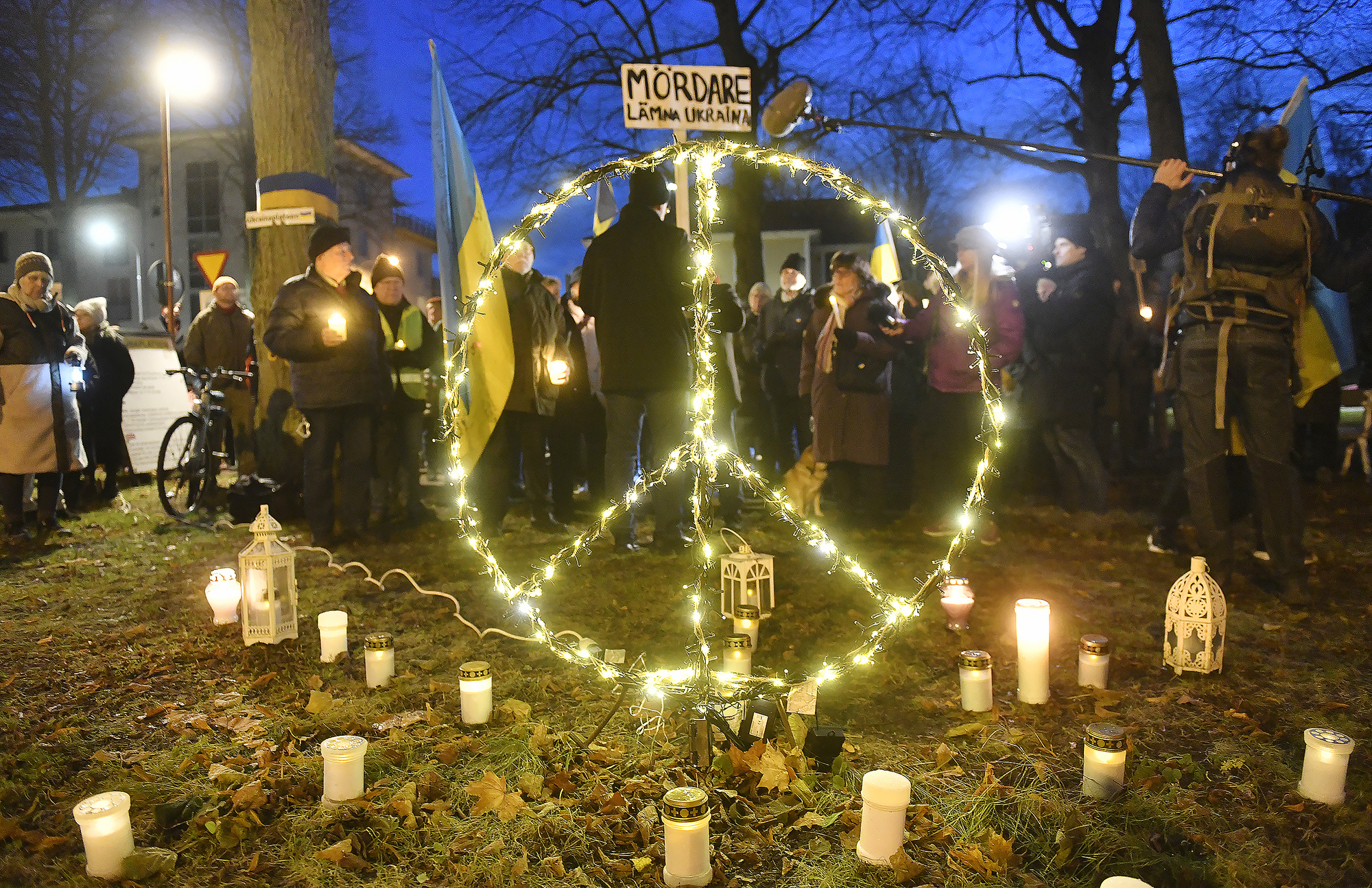 1 000 dagar av krig uppmärksammades på den dagliga manifestationen vid ryska konsulatet