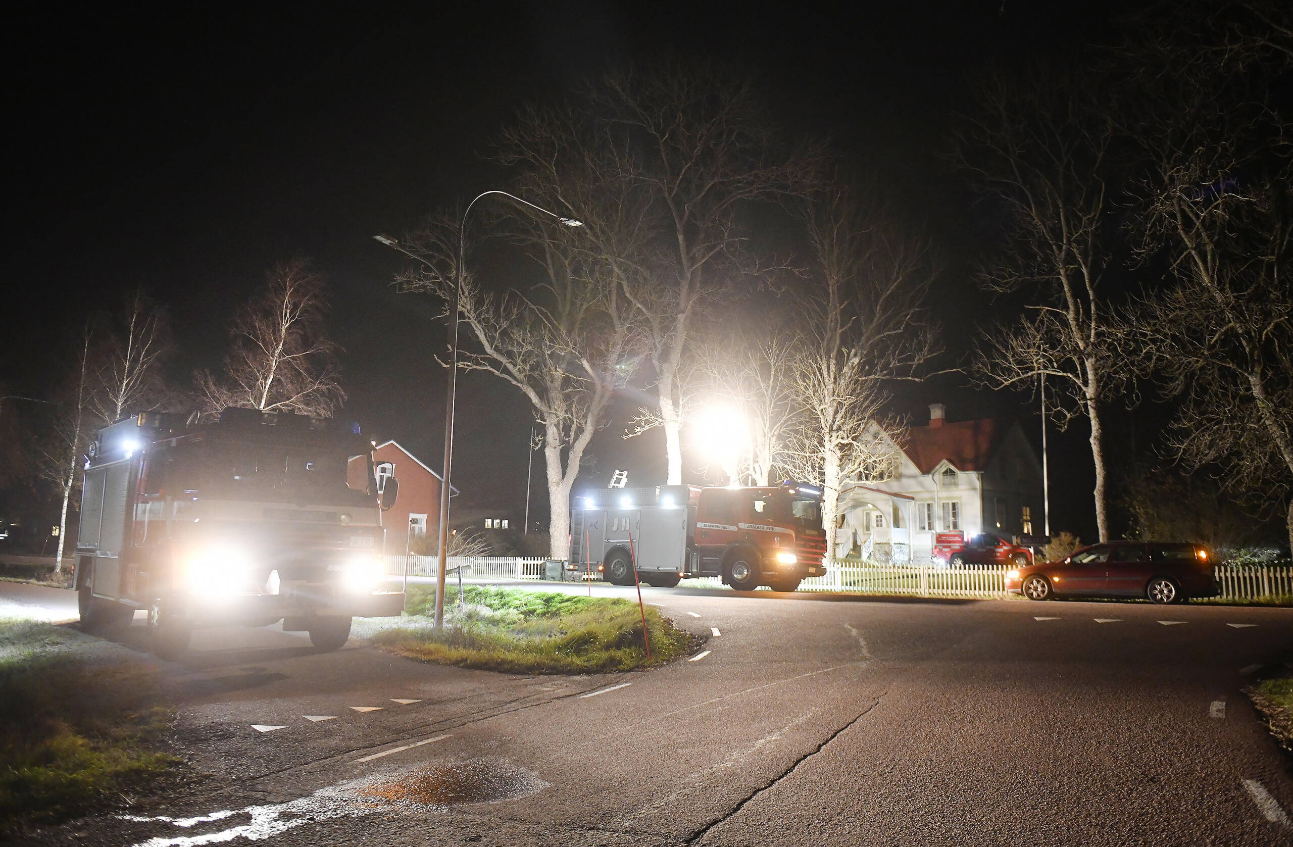 Flera tak skadade i stormen – femtontal uppdrag för räddningsmyndigheten