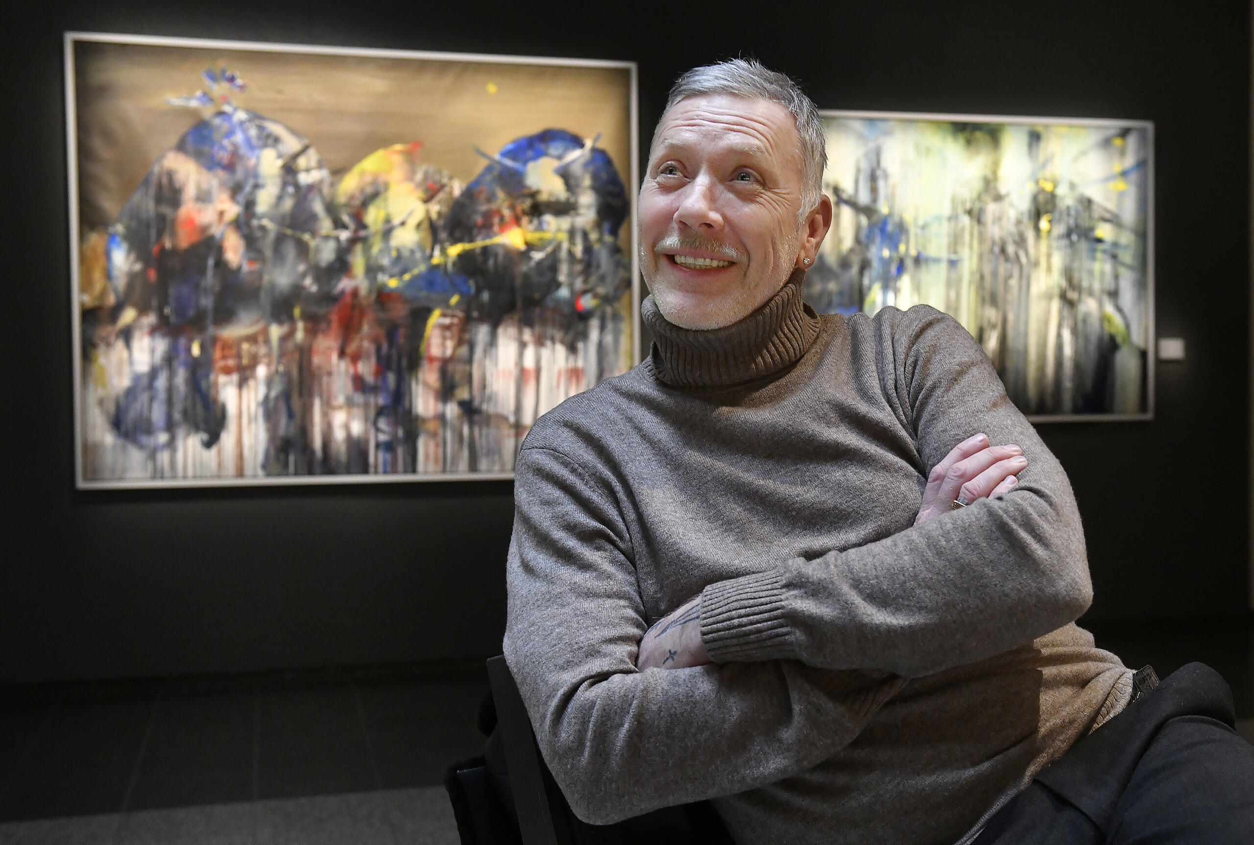 Persbrandt presenterade sina målningar