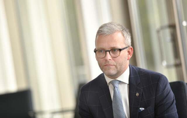 Löfström ser allvarligt på polisuppgifter – lämnar in spörsmål