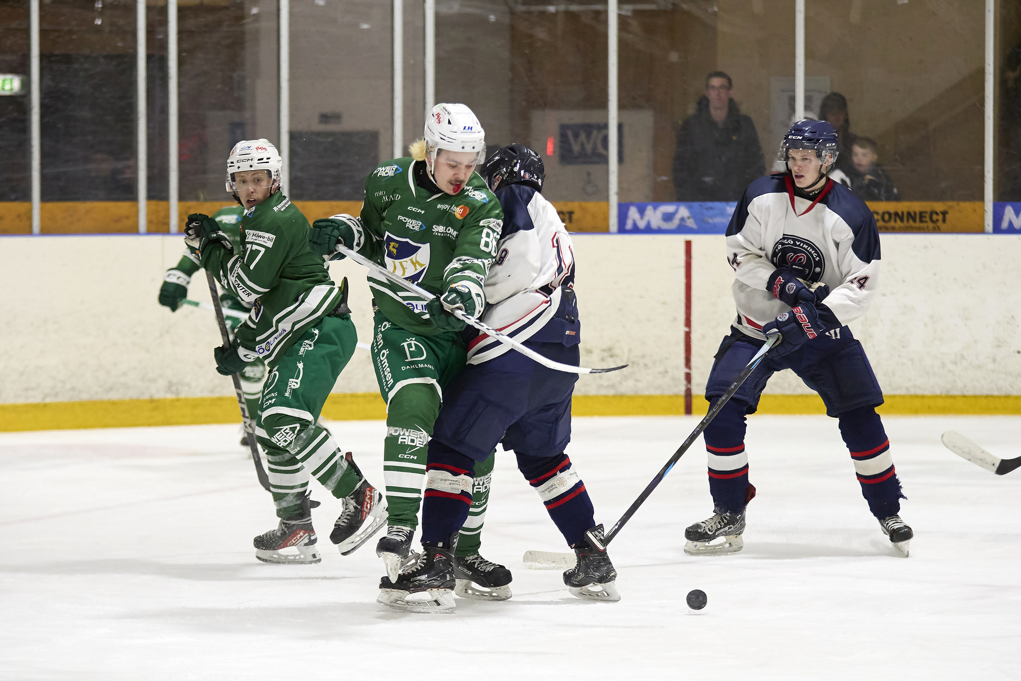 Förlust på bortais – men seger hemma för IFK:s hockeyherrar