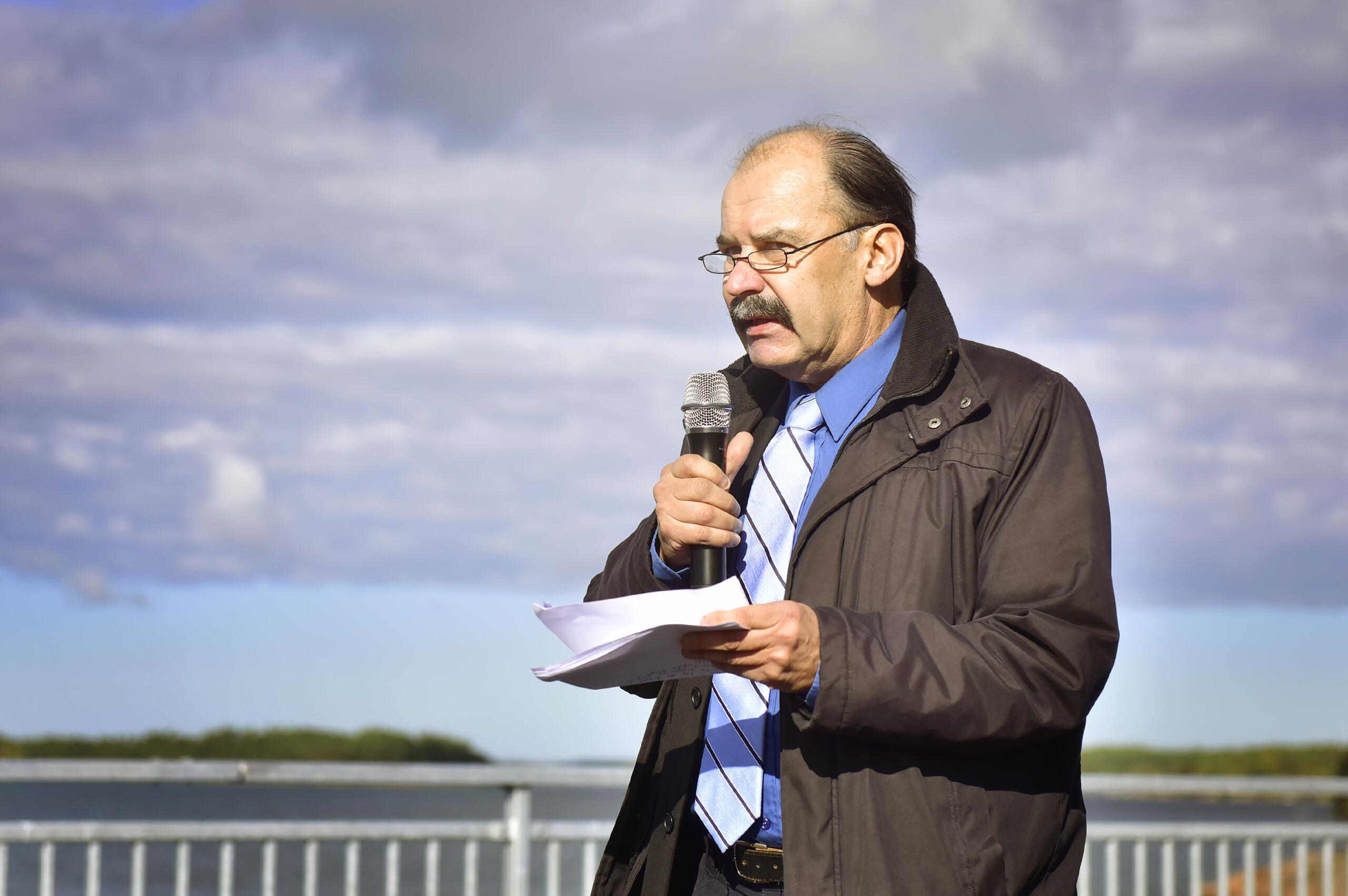 Centerveteran byter till Ob