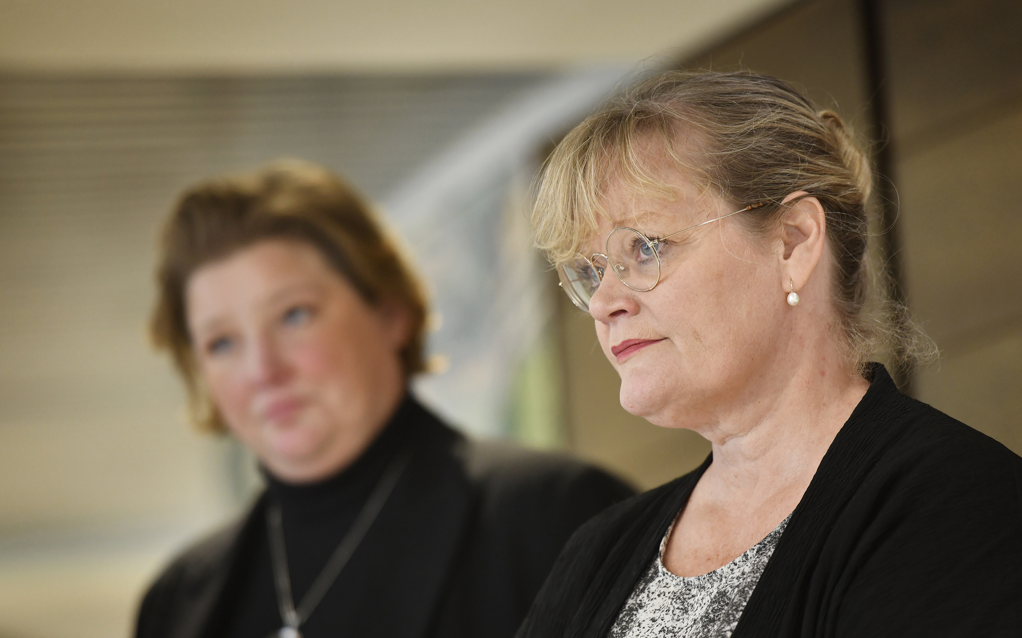 Efter jävsdebatten: Landskapsregeringen ska se över beslutsordningen