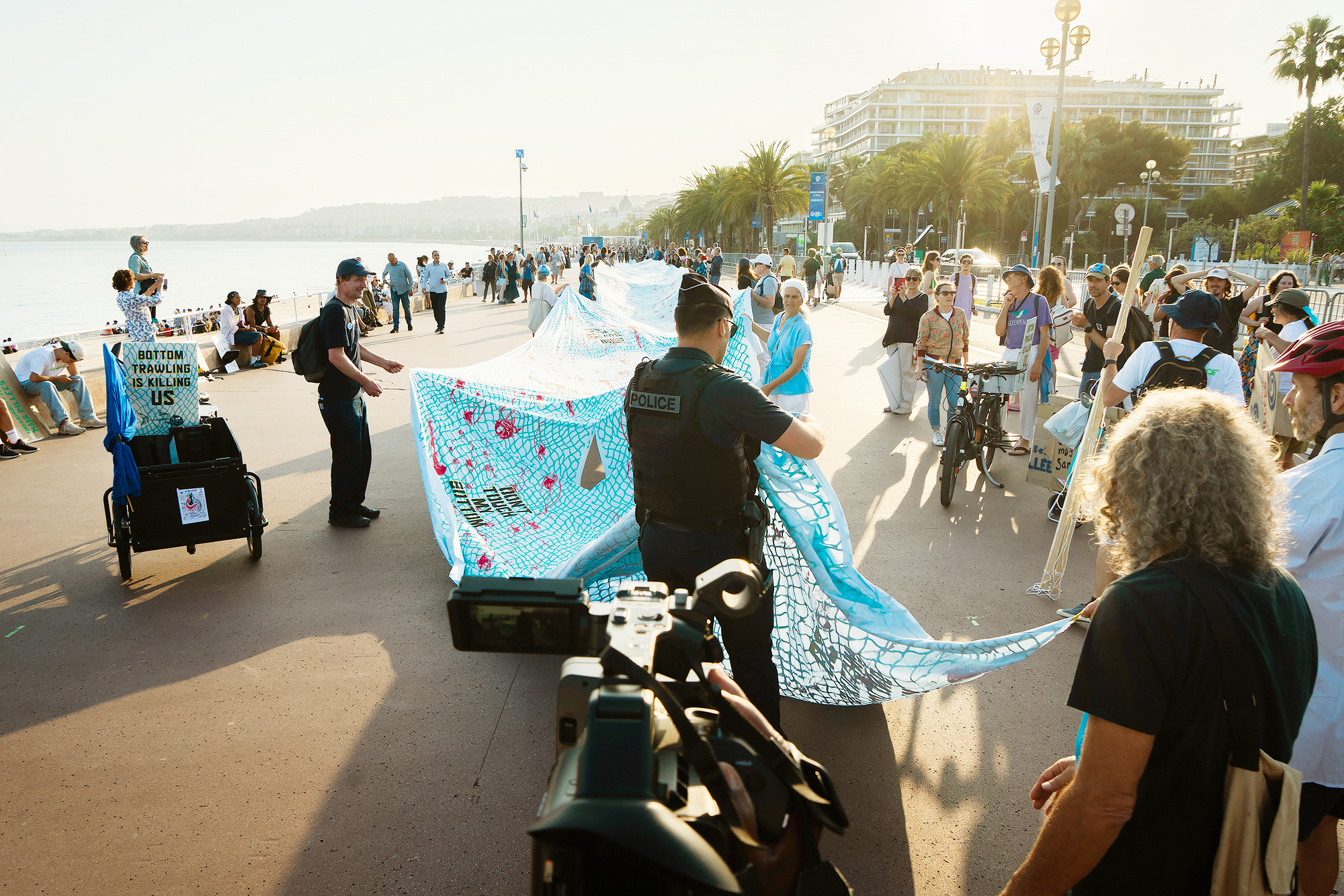 Poliser ingrep mot demonstranter på FN-konferens – ålänning på plats