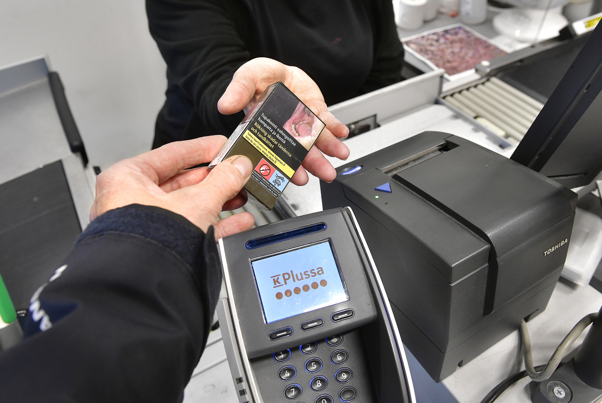 Vanligt att sälja tobak till unga utan legitimationskoll