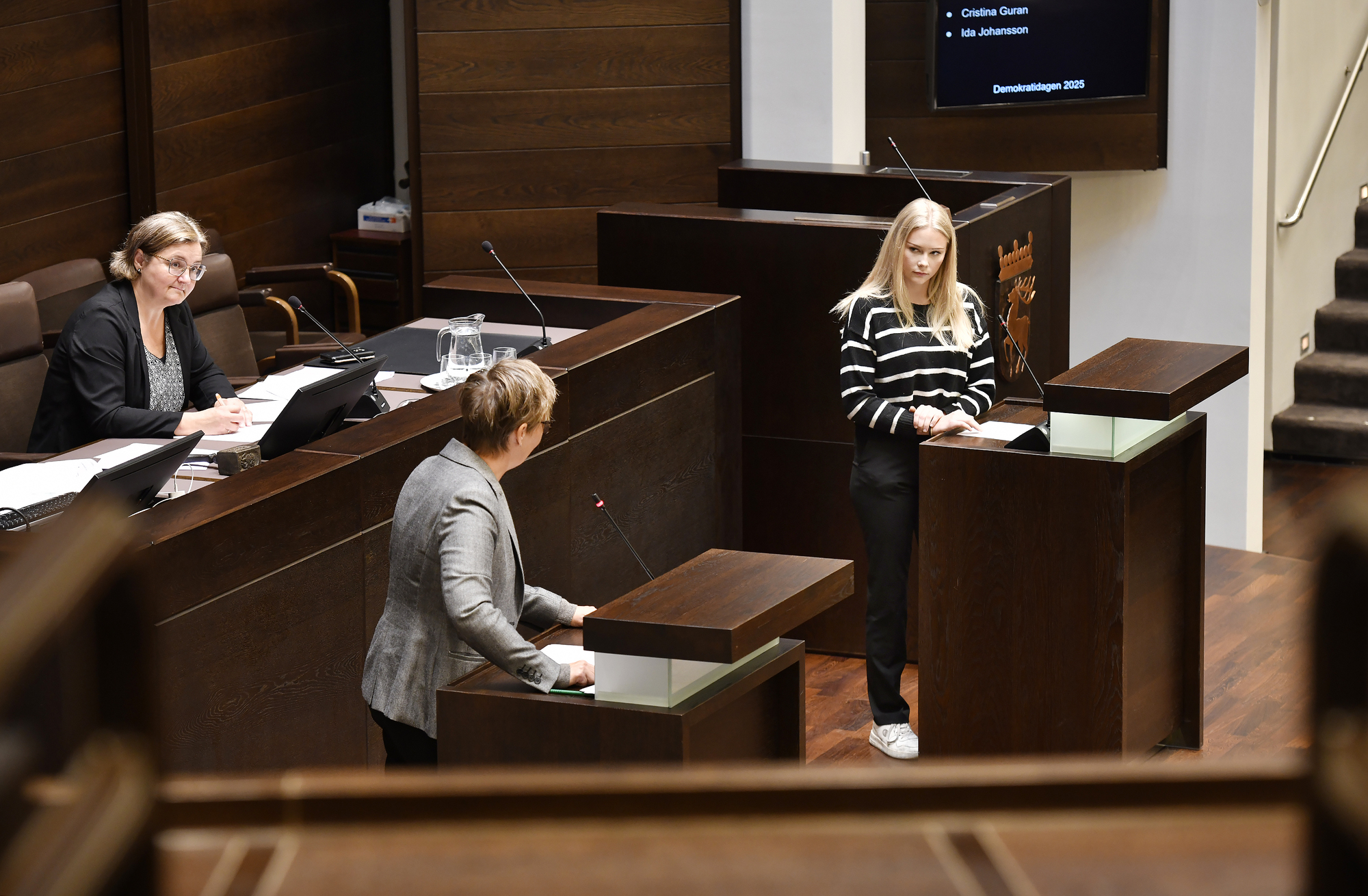 Ungdomar ställde frågor till ministrar på demokratidagen