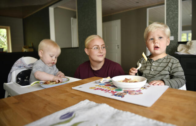 Ina låter barnen äta själva – mindre stress vid matbordet