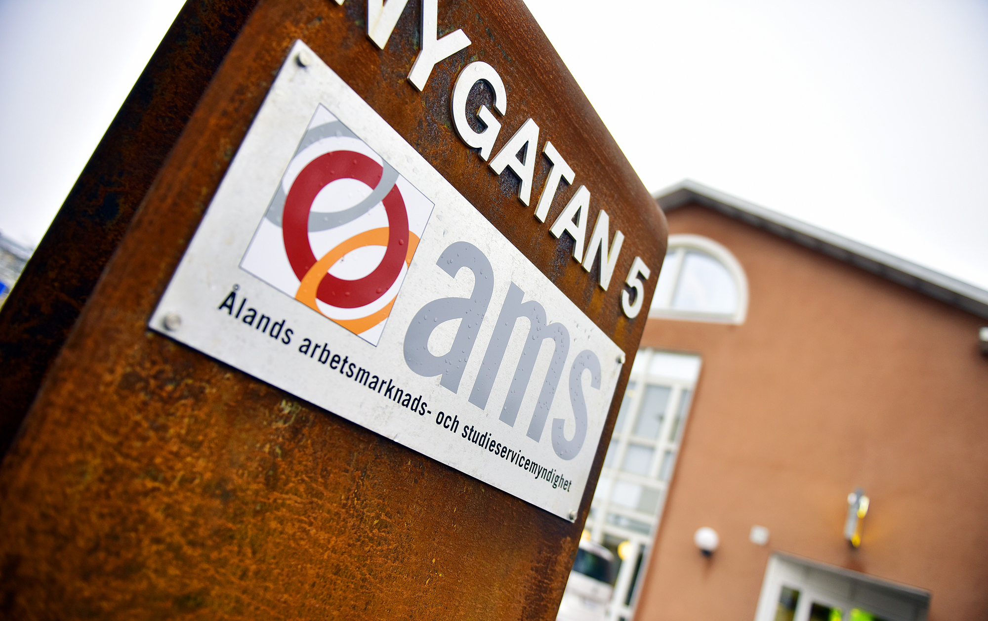 Männen drar upp arbetslösheten