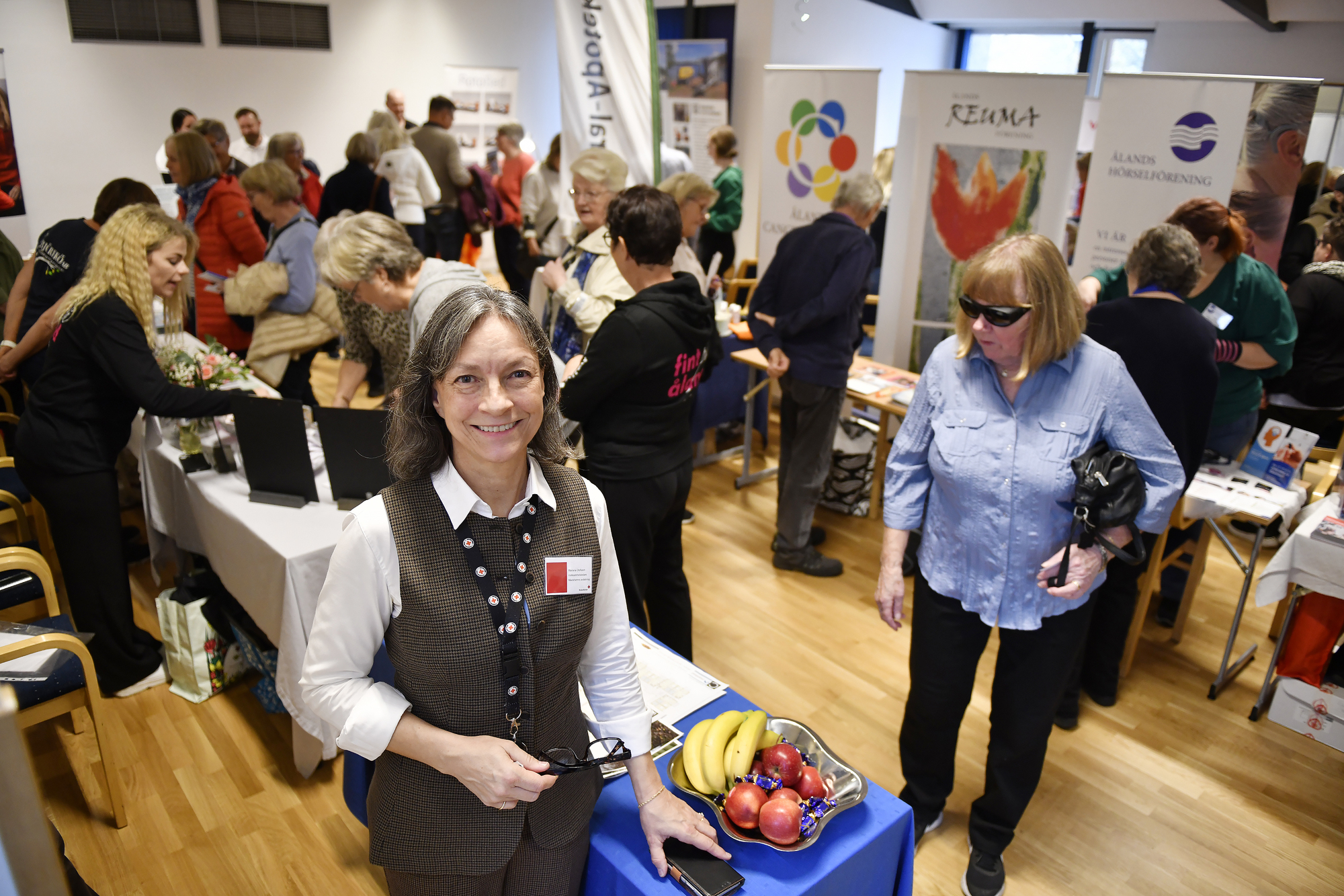 Röda Korsgården fylldes till brädden under mässa för seniorer