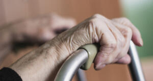 Teknik kan inte ersätta det mänskliga i vården