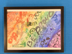 Ungdomar ställer ut i stadsbibban