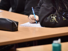 Jomalafullmäktige vill behålla assistenter