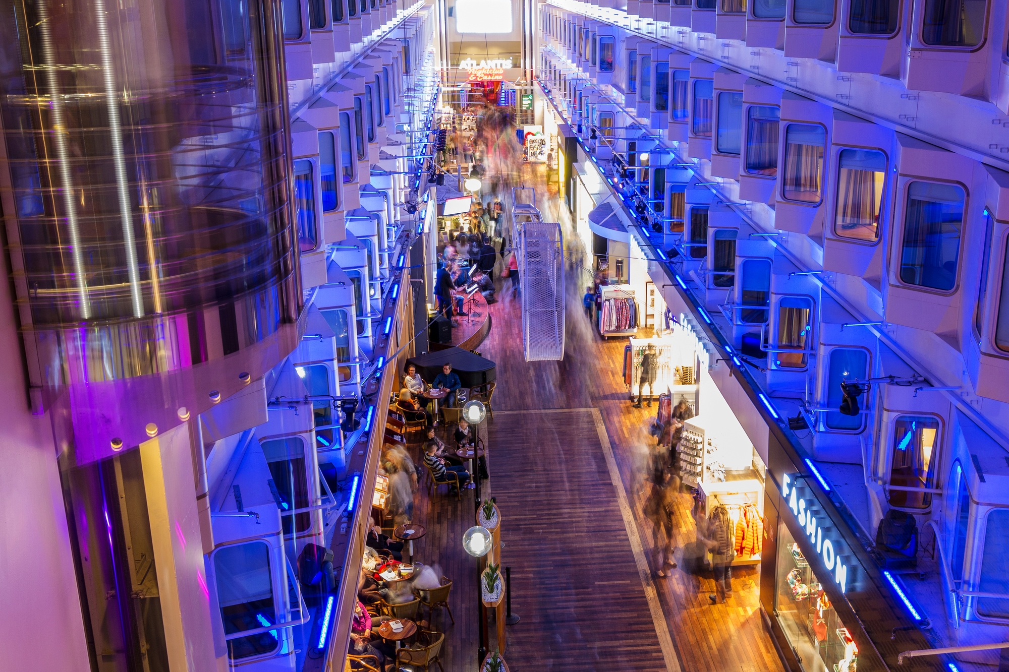 Serenade fyller 35 år – första färjan i världen med gågata