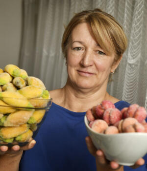 Fata lagar bakverk och tårtor med bosnisk prägel
