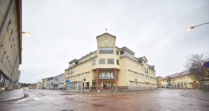 Staden säljer Nyfahlers och ändrar stadsplanen för att bygga bostäder