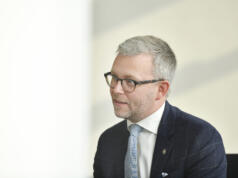 24 000 euro till riksdags-ledamoten