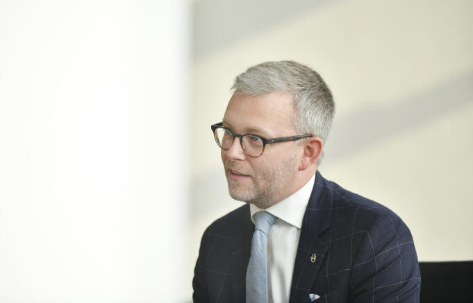 24 000 euro till riksdags-ledamoten