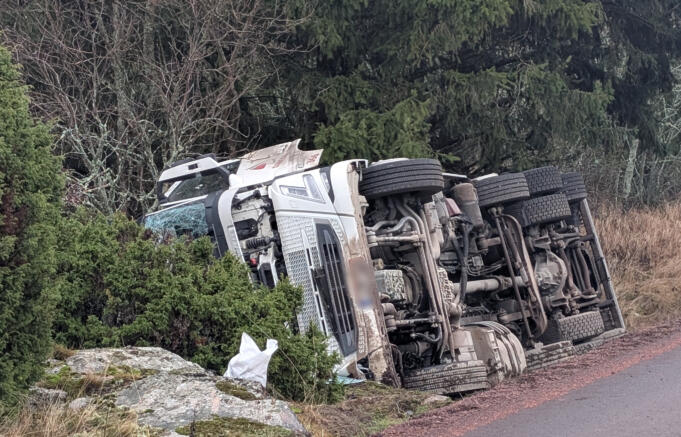 Läckande tankbil tömd och bärgad