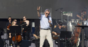 Wiklöf sjunger om fred