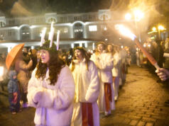 Stämningsfullt luciafirande på Torget – se bildspelet här