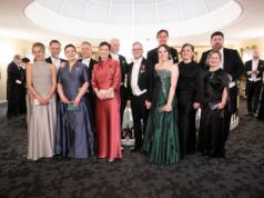 Här är ålänningarna som minglade på balen