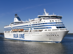 Silja Symphony på dock