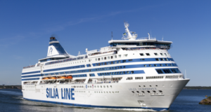 Silja Symphony på dock