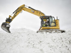 Maskinförare varnar för snöberget: ”Absolut ingen lekplats”