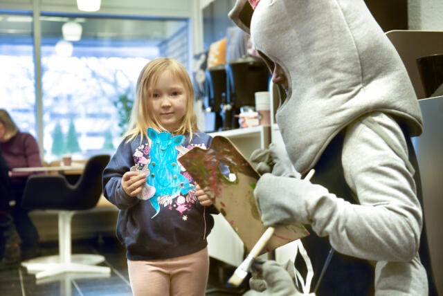 ”Busis” födelsedag firades med tårta och lek på museet