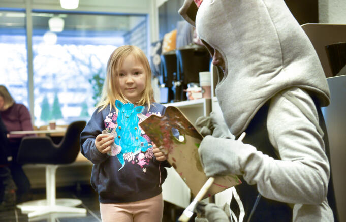 ”Busis” födelsedag firades med tårta och lek på museet