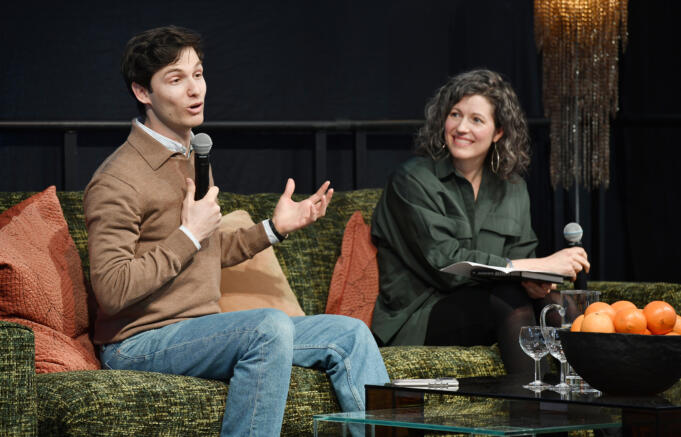 ”Hundra blommor” berättar om ofattbar pina