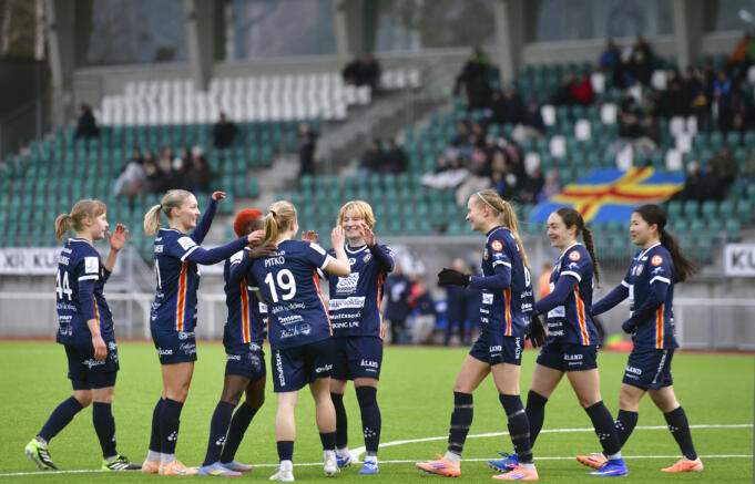 Storvinst för Åland United i premiären