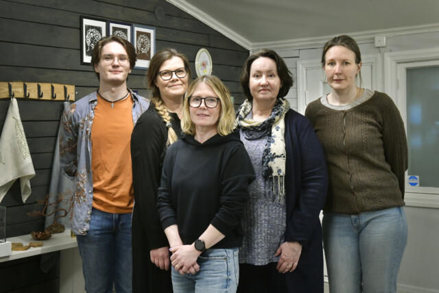 Folkis hantverkslinje visar sytt, smitt, snidat och bränt