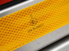 Lossnat båttrailerhjul orsakade trafikincident