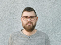 Vakna och känn bensinlukten