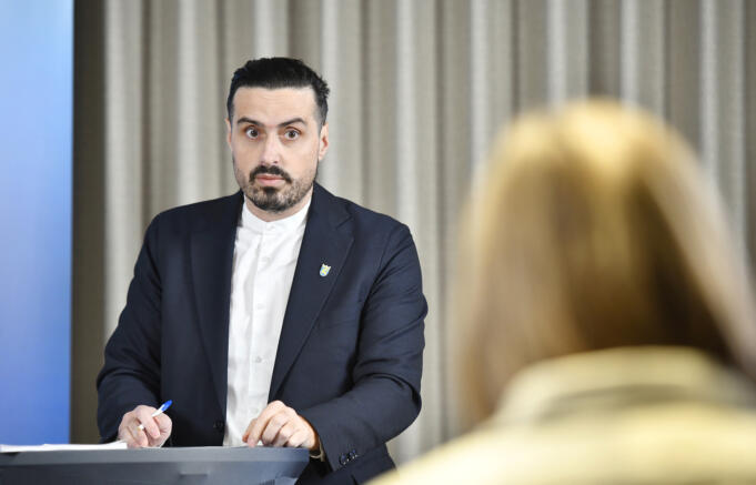 Socialministern: ”Vi kan inte blunda för problemen”