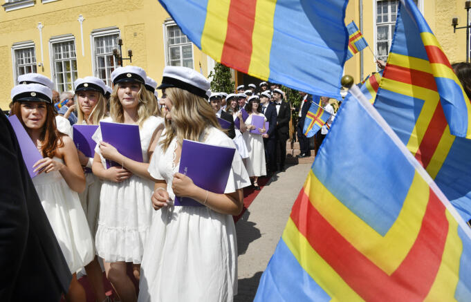 Stort grattis till examen – och välkomna tillbaka sen