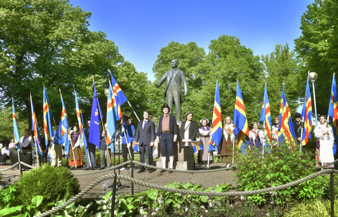 De får självstyrelsemedalj