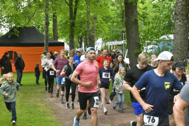 Regnet blev en tuff utmaning för löparna i Backyard Ultra
