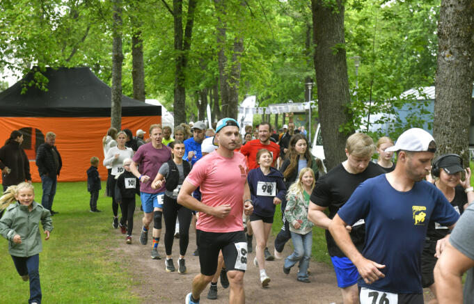 Regnet blev en tuff utmaning för löparna i Backyard Ultra
