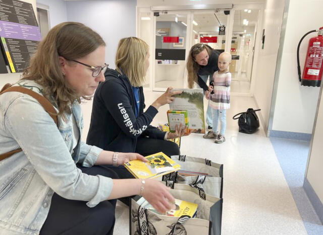 Folkhälsan löser bokbrist på ÅUCS barncanceravdelning