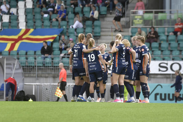 Uddamålsförlust och cuputtåg för ÅU