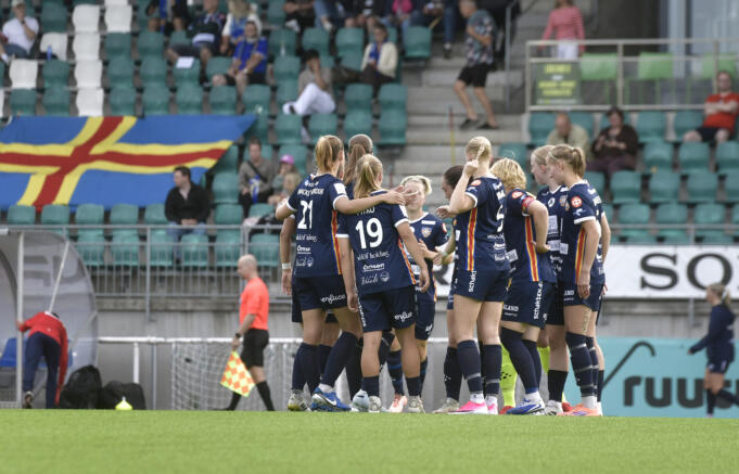Uddamålsförlust och cuputtåg för ÅU