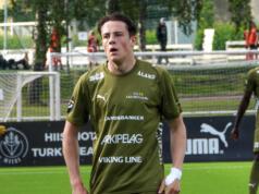 Adam Stroud förlänger med IFK