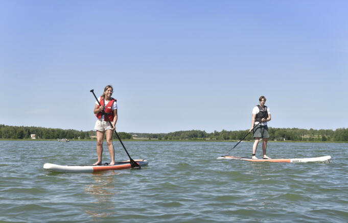 Paddlar SUP över Ålands hav – utmanar Anders Wiklöf