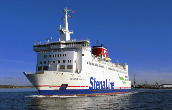 Löfström vill se finsk flagg på Stena Nautica