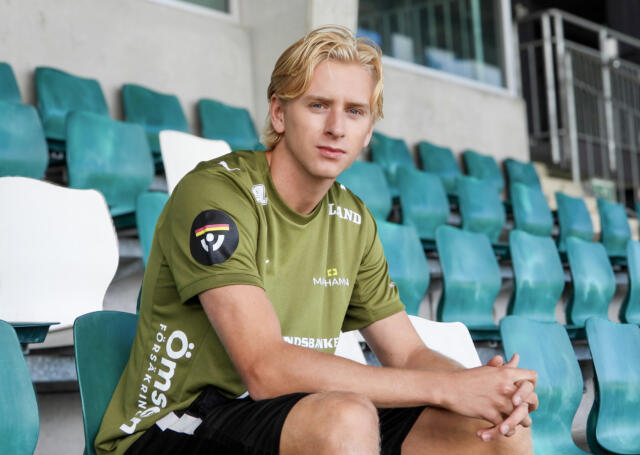 Reslig högerback in på lån i IFK Mariehamn