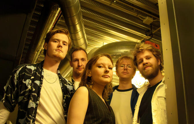 Emil Hage med band spelar på Sjödagarna