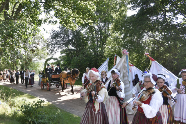 Traditionellt bondbröllop tillbaka i Finström