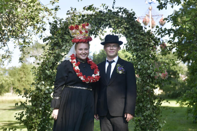 Glatt och festligt på traditionellt bondbröllop